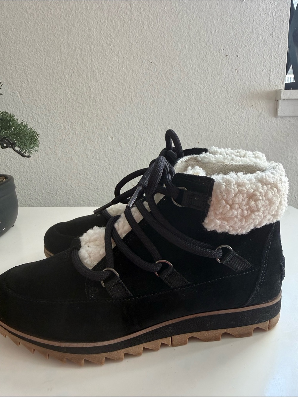 Sorel Harlow lace cozy women size 6 Black Ankle Winter Boots with White - Picture 4 of 8